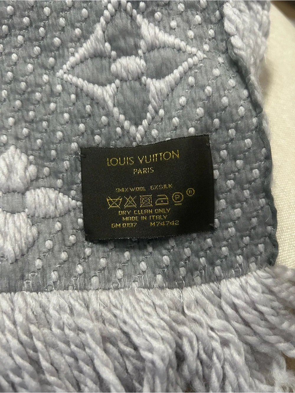100% Authentic Louis Vuitton Logomania Light Gray Wool-Silk Fringe Scarf
